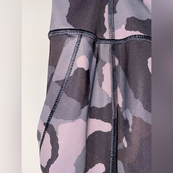 Athleta Women XL‎ Supersonic 7/8 Workout Running Tight Leggings Camo Lightning - Picture 5 of 12